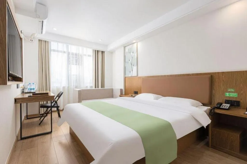 Bed in GreenTree Inn Haikou City Wuzhishan Road