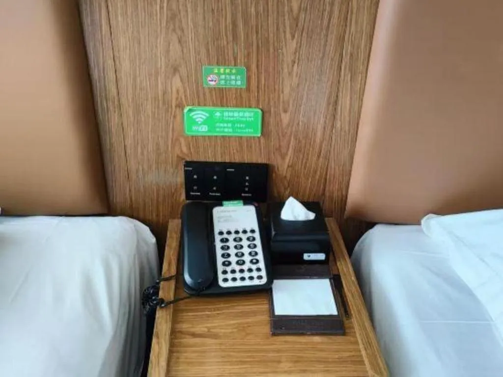 Bed in GreenTree Inn Haikou City Wuzhishan Road