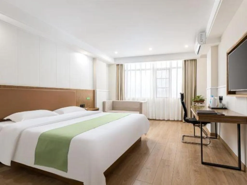 Bed in GreenTree Inn Haikou City Wuzhishan Road