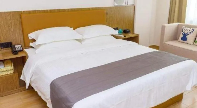 Bed in GreenTree Inn Haikou City Wuzhishan Road