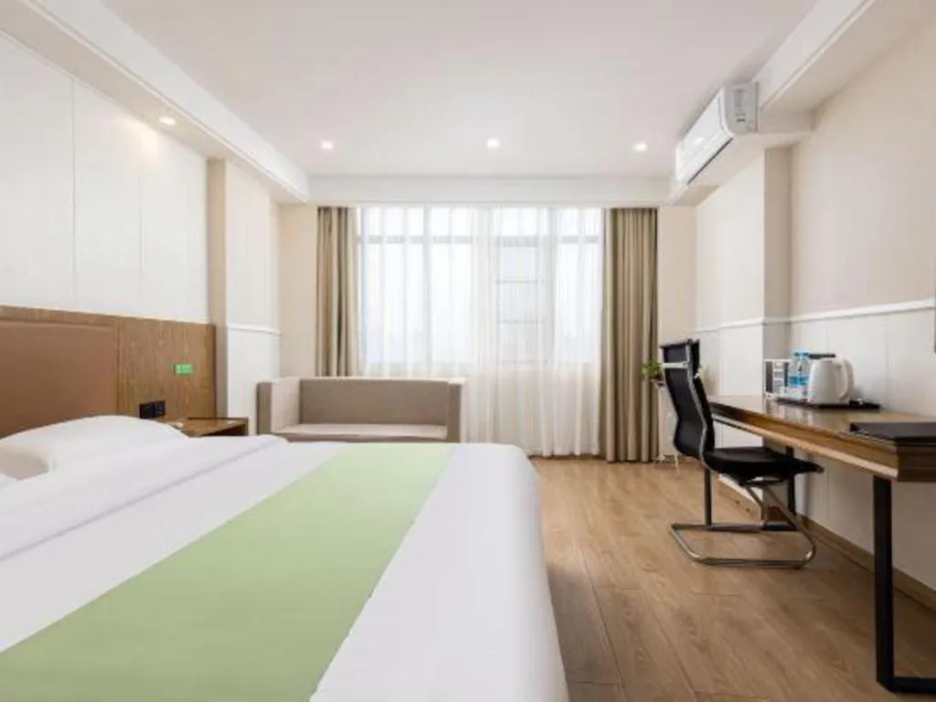 Bed in GreenTree Inn Haikou City Wuzhishan Road