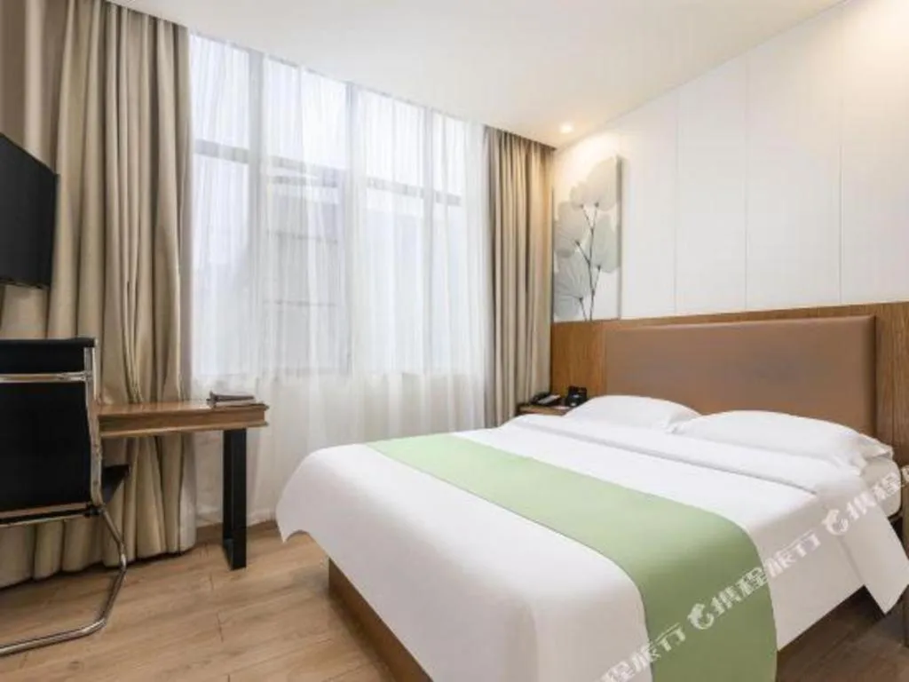 Bed in GreenTree Inn Haikou City Wuzhishan Road