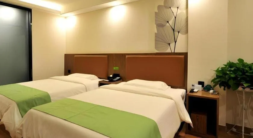 Bed in GreenTree Inn Haikou City Wuzhishan Road