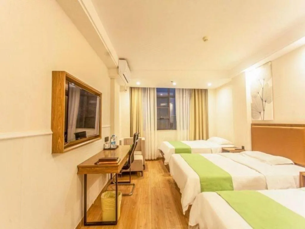 Bed in GreenTree Inn Haikou City Wuzhishan Road