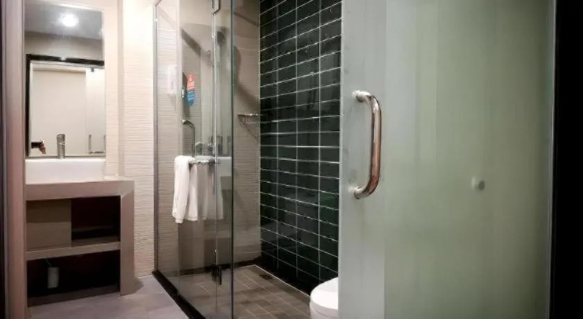 GreenTree Inn Haikou City Wuzhishan Road