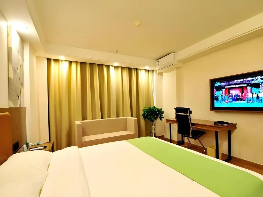 Bed in GreenTree Inn Haikou City Wuzhishan Road