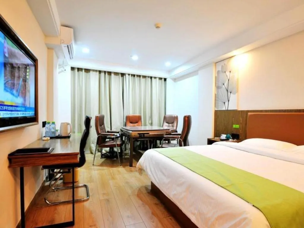 Bed in GreenTree Inn Haikou City Wuzhishan Road