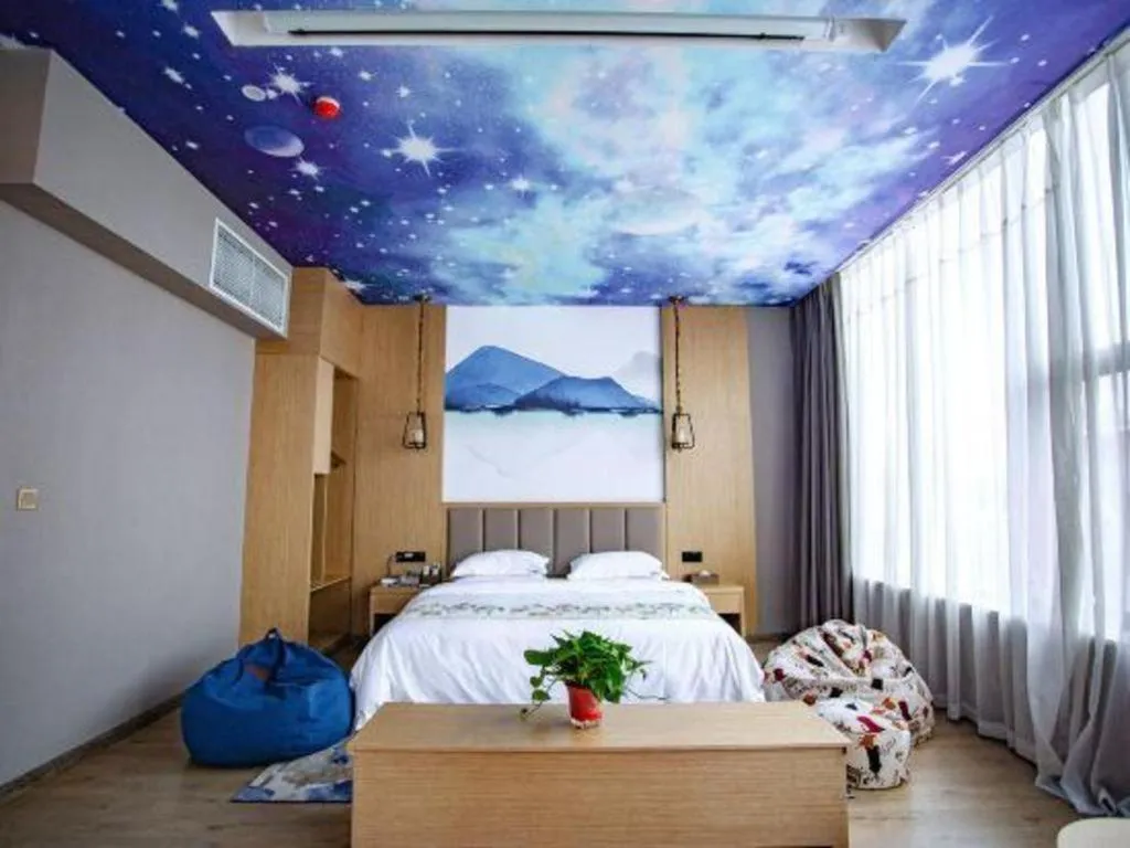 Bed in VX Dali Erhai Park Seascape Hotel