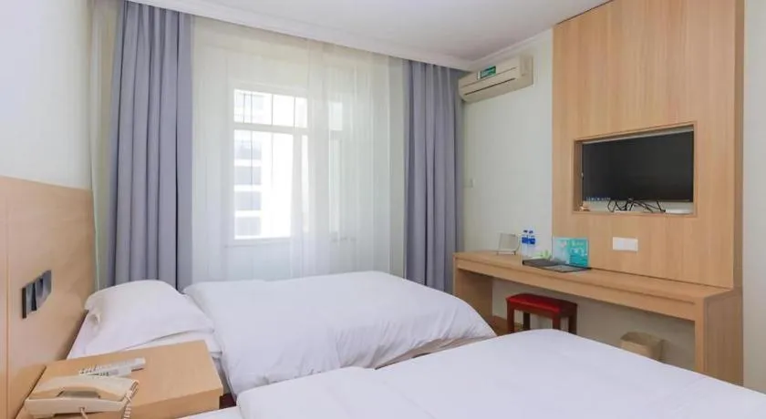 Bed in GreenTree Inn Chongqing Longhu Times Tianjie Xietaizi Metro Station