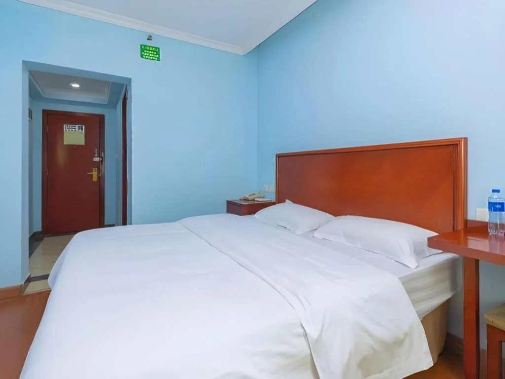 Bed in GreenTree Inn Chongqing Longhu Times Tianjie Xietaizi Metro Station