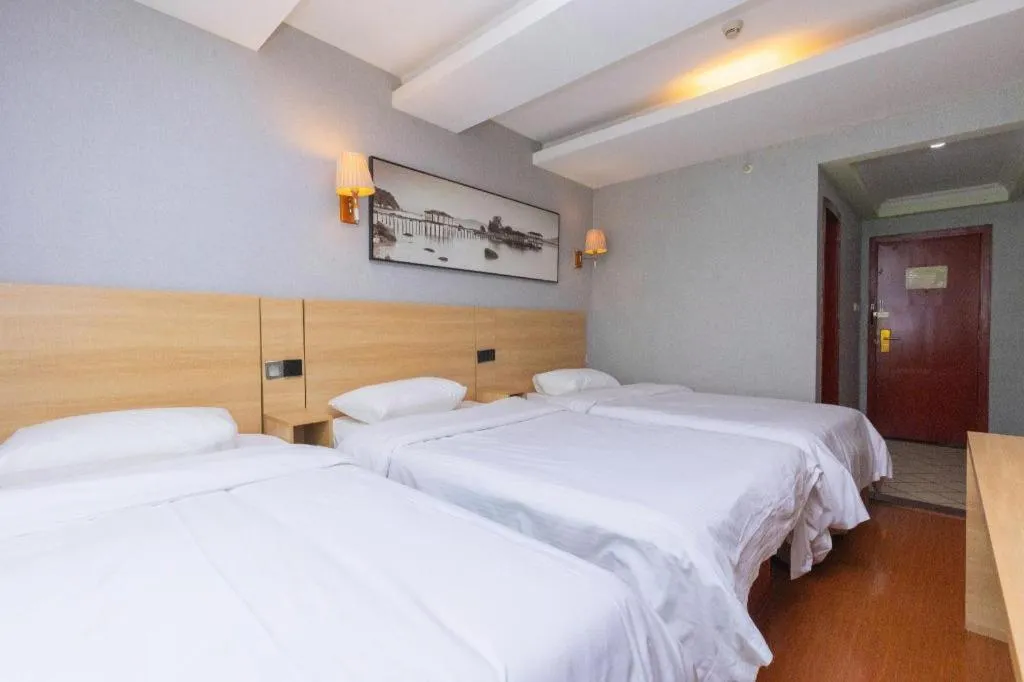 Bed in GreenTree Inn Chongqing Longhu Times Tianjie Xietaizi Metro Station