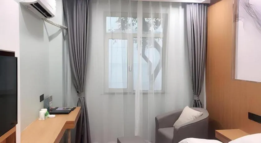 GreenTree Inn Chongqing Longhu Times Tianjie Xietaizi Metro Station