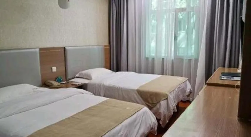 Bed in GreenTree Inn Chongqing Longhu Times Tianjie Xietaizi Metro Station