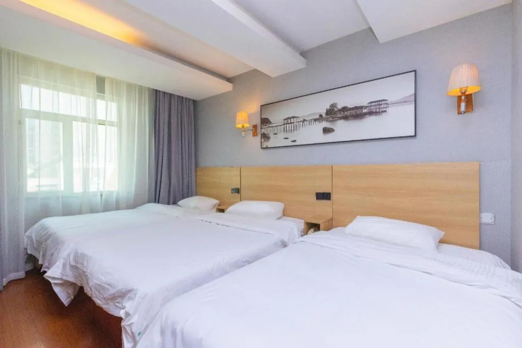 Bed in GreenTree Inn Chongqing Longhu Times Tianjie Xietaizi Metro Station