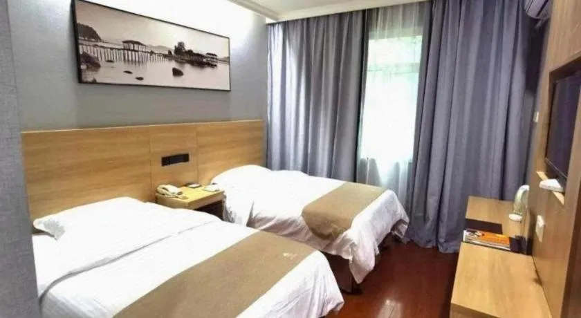 Bed in GreenTree Inn Chongqing Longhu Times Tianjie Xietaizi Metro Station