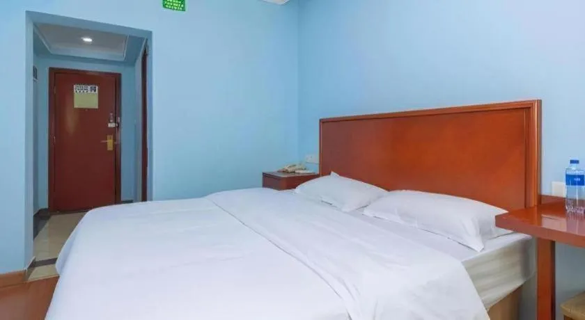 Bed in GreenTree Inn Chongqing Longhu Times Tianjie Xietaizi Metro Station