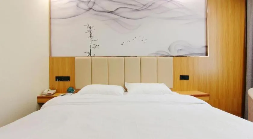 Bed in GreenTree Inn Chongqing Longhu Times Tianjie Xietaizi Metro Station