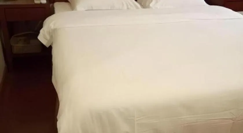 Bed in GreenTree Inn Chongqing Longhu Times Tianjie Xietaizi Metro Station