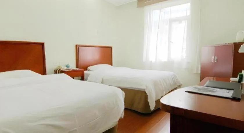 Bed in GreenTree Inn Chongqing Longhu Times Tianjie Xietaizi Metro Station