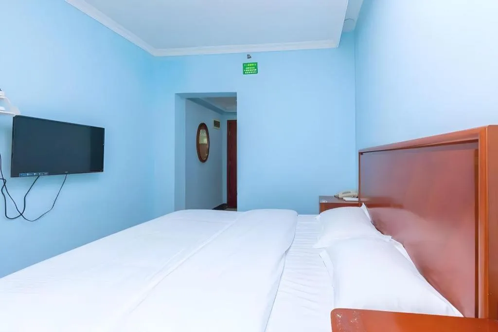 Bed in GreenTree Inn Chongqing Longhu Times Tianjie Xietaizi Metro Station