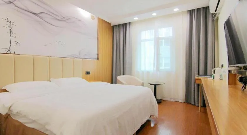 Bed in GreenTree Inn Chongqing Longhu Times Tianjie Xietaizi Metro Station