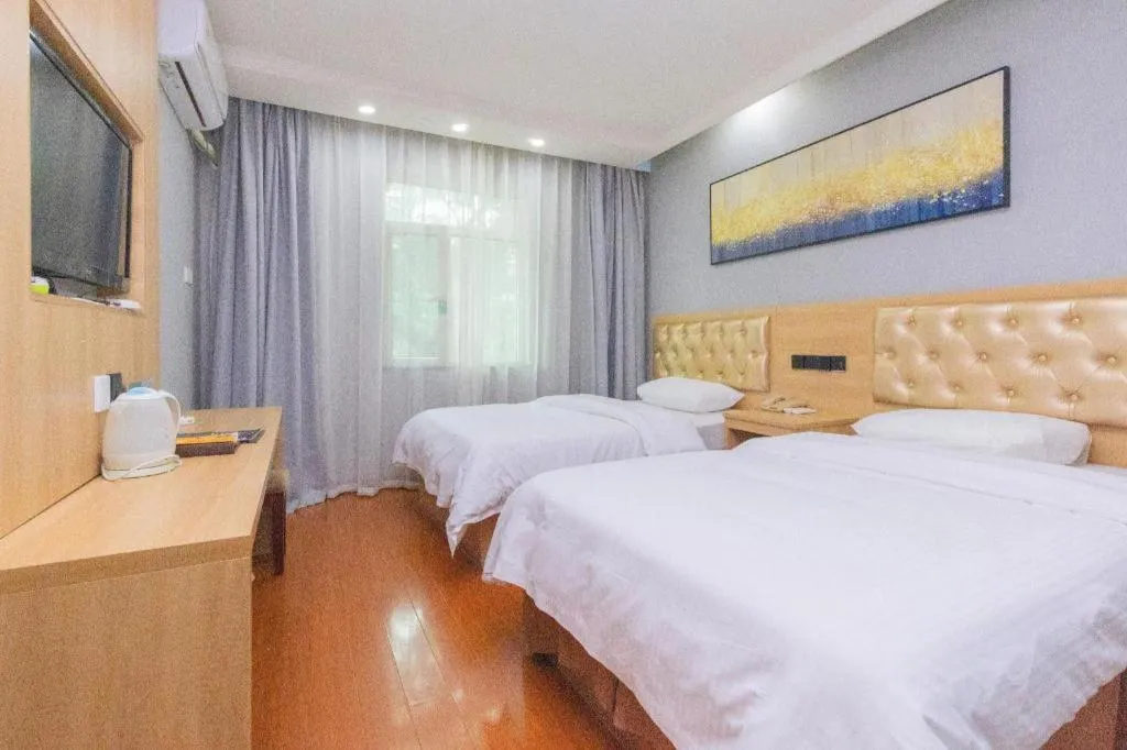 Bed in GreenTree Inn Chongqing Longhu Times Tianjie Xietaizi Metro Station