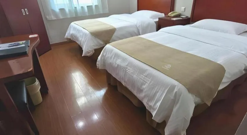 Bed in GreenTree Inn Chongqing Longhu Times Tianjie Xietaizi Metro Station