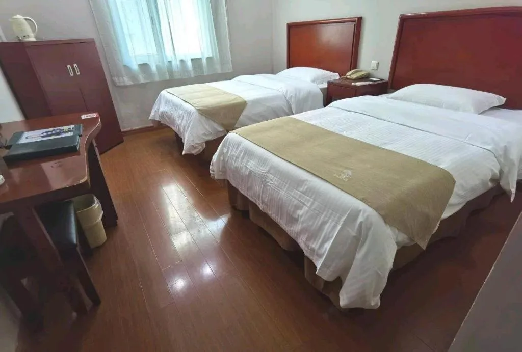 Bed in GreenTree Inn Chongqing Longhu Times Tianjie Xietaizi Metro Station