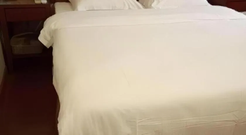 Bed in GreenTree Inn Chongqing Longhu Times Tianjie Xietaizi Metro Station