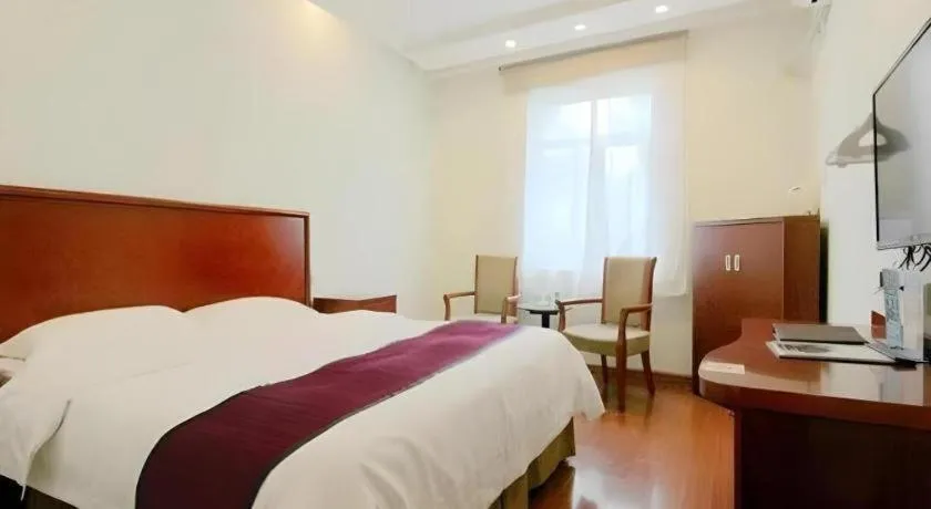 Bed in GreenTree Inn Chongqing Longhu Times Tianjie Xietaizi Metro Station