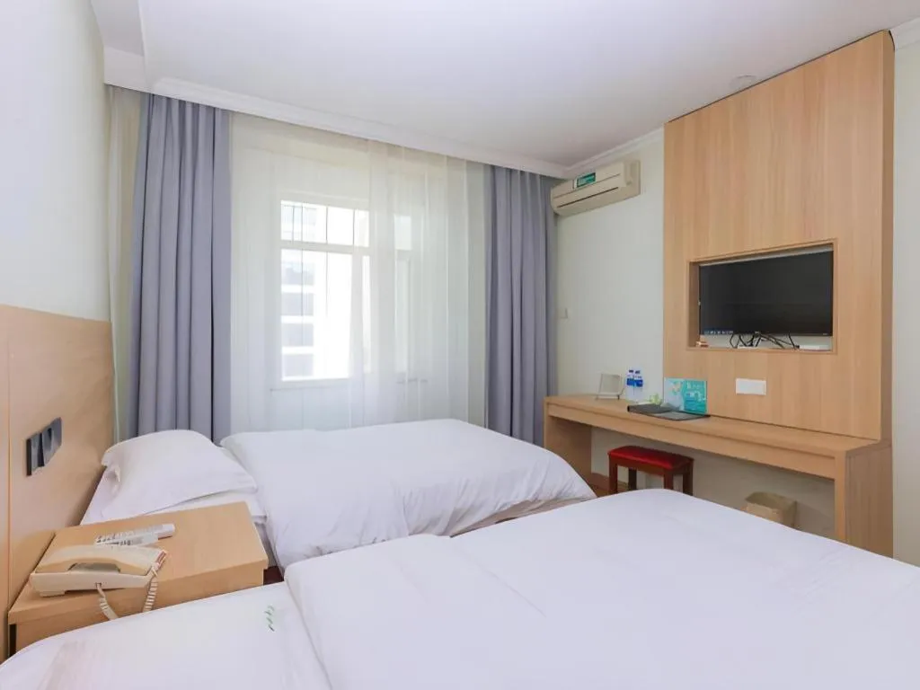 Bed in GreenTree Inn Chongqing Longhu Times Tianjie Xietaizi Metro Station