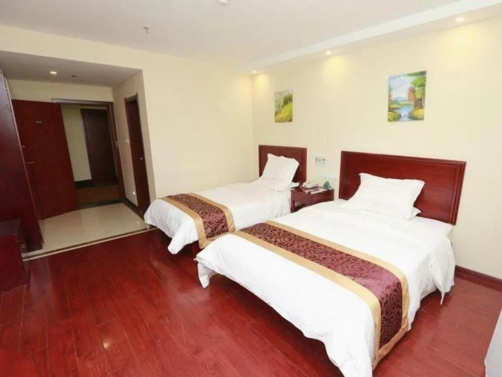 Bed in GreenTree Inn Chongqing Longhu Times Tianjie Xietaizi Metro Station