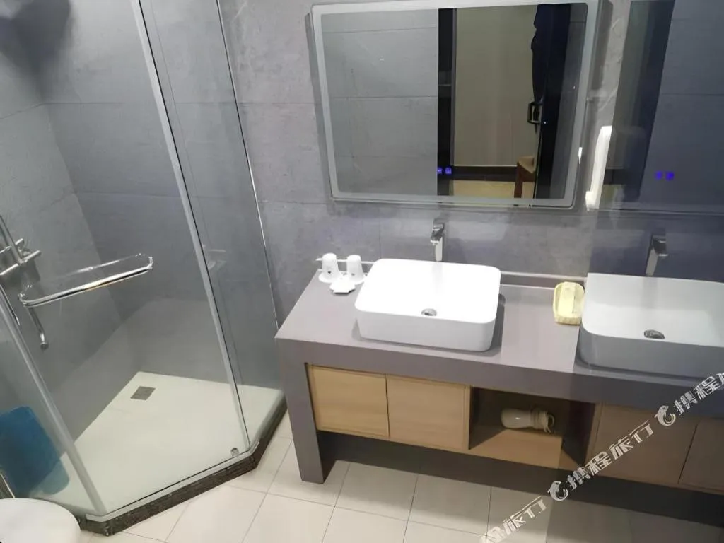 GreenTree Inn Chongqing Longhu Times Tianjie Xietaizi Metro Station