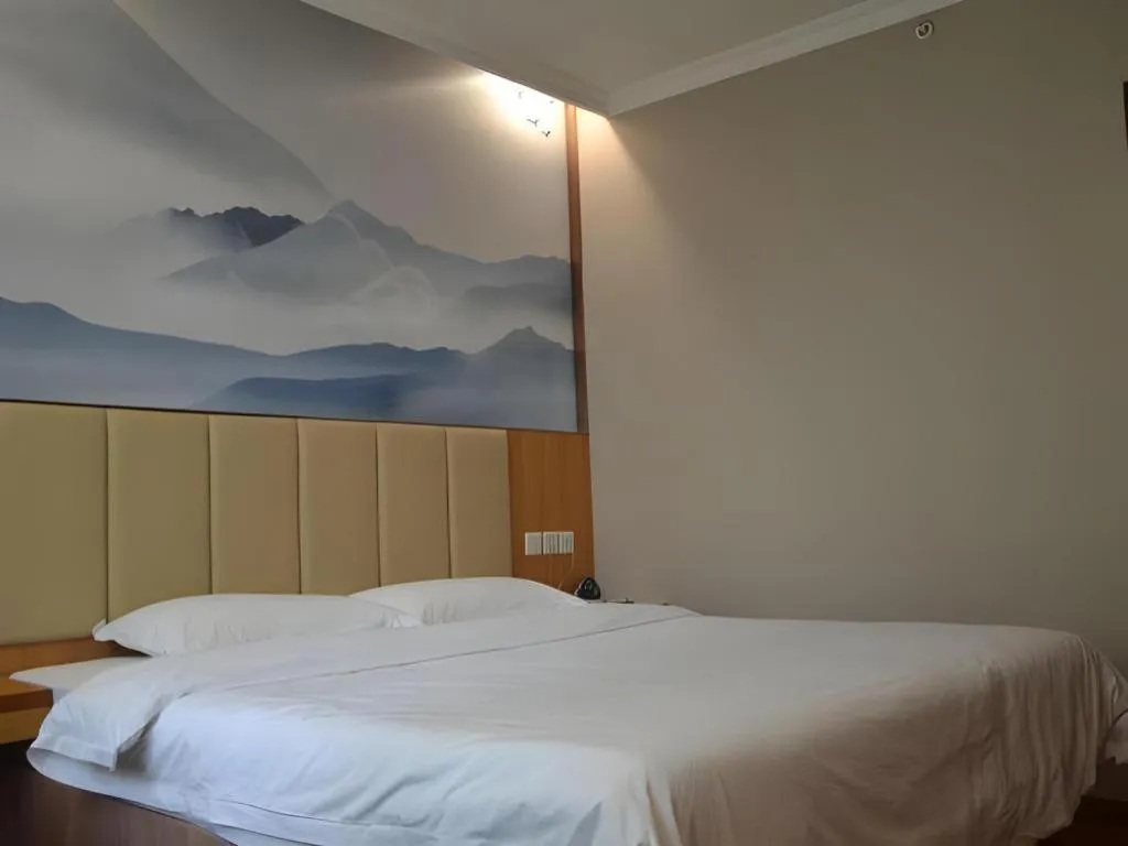 Bed in GreenTree Inn Chongqing Longhu Times Tianjie Xietaizi Metro Station