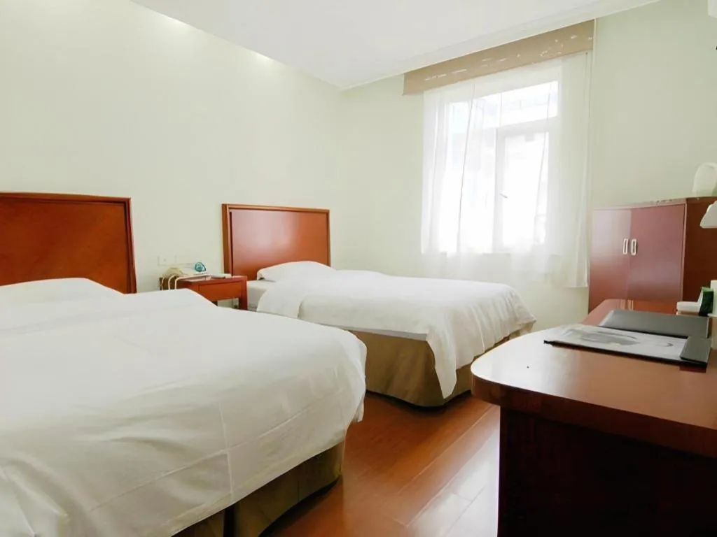 Bed in GreenTree Inn Chongqing Longhu Times Tianjie Xietaizi Metro Station