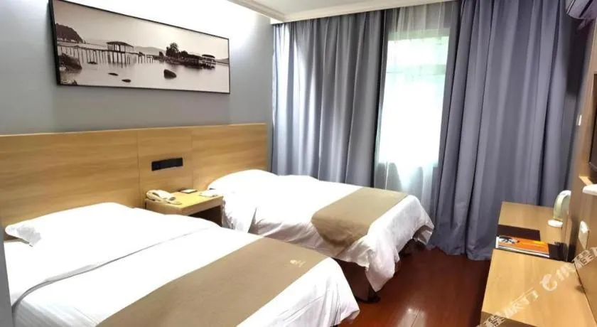 Bed in GreenTree Inn Chongqing Longhu Times Tianjie Xietaizi Metro Station