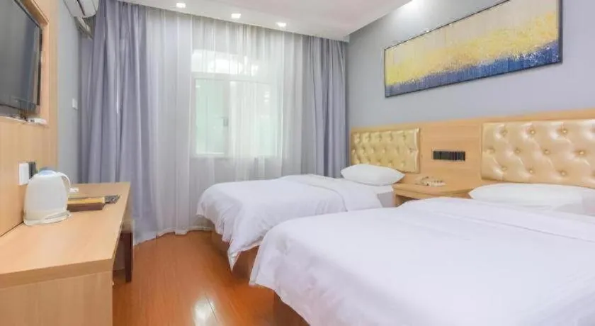 Bed in GreenTree Inn Chongqing Longhu Times Tianjie Xietaizi Metro Station