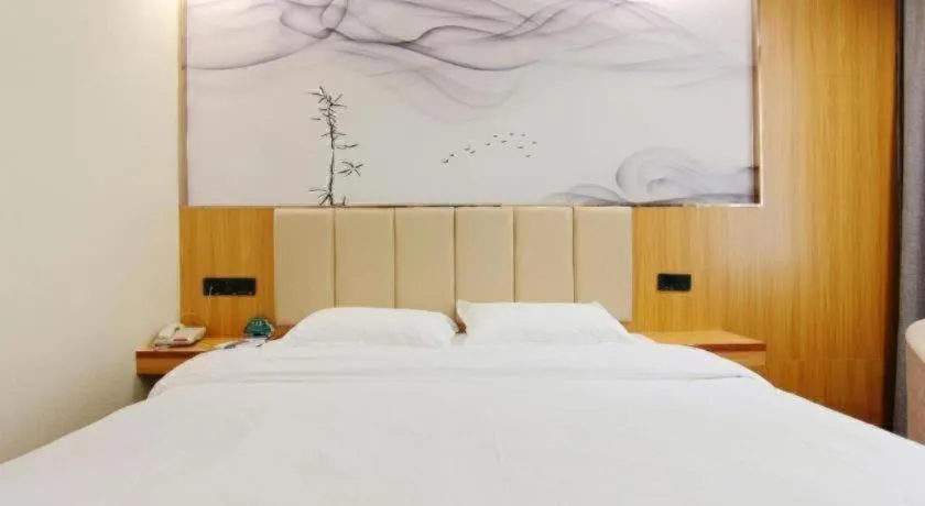 Bed in GreenTree Inn Chongqing Longhu Times Tianjie Xietaizi Metro Station