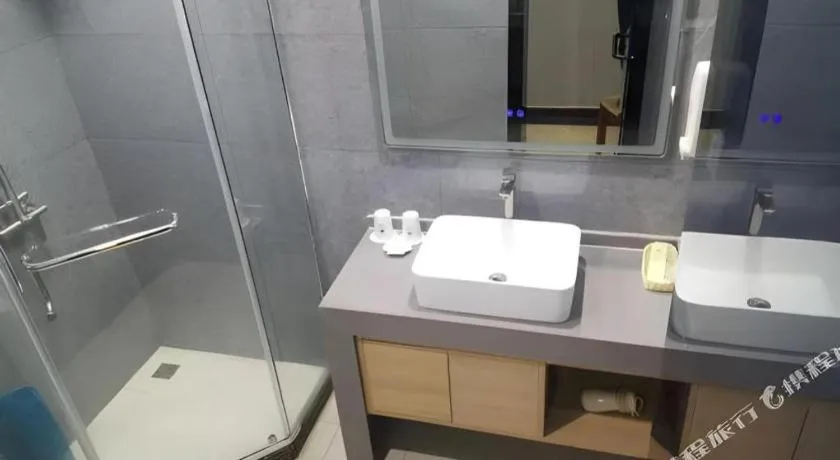 GreenTree Inn Chongqing Longhu Times Tianjie Xietaizi Metro Station