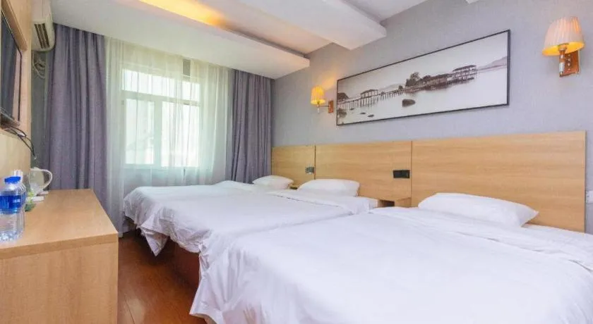 Bed in GreenTree Inn Chongqing Longhu Times Tianjie Xietaizi Metro Station