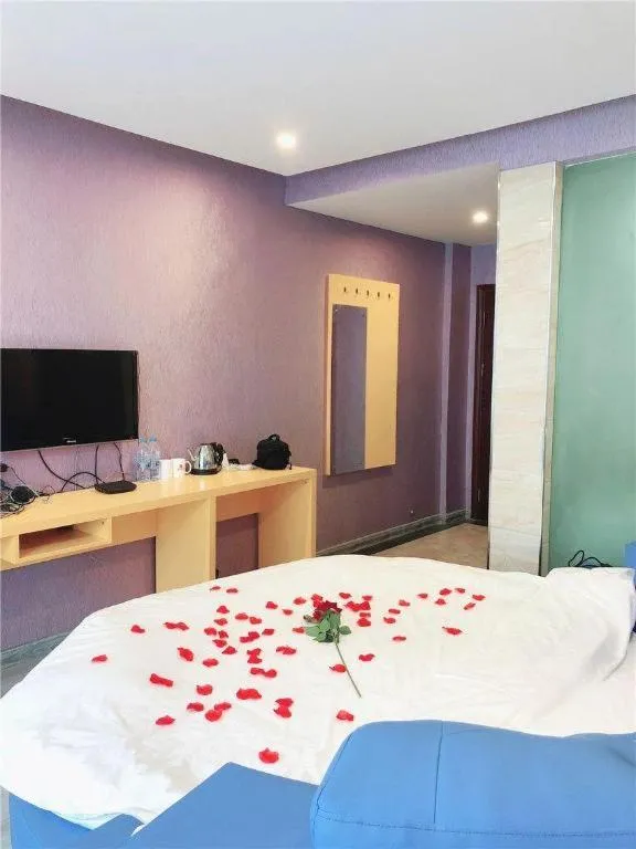 Bed in Shell Ganzhou Central Theme Hotel