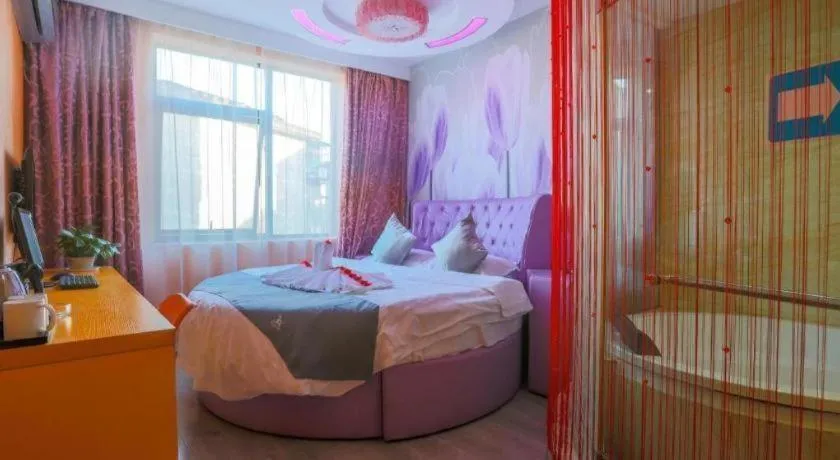 Bed in Shell Ganzhou Central Theme Hotel