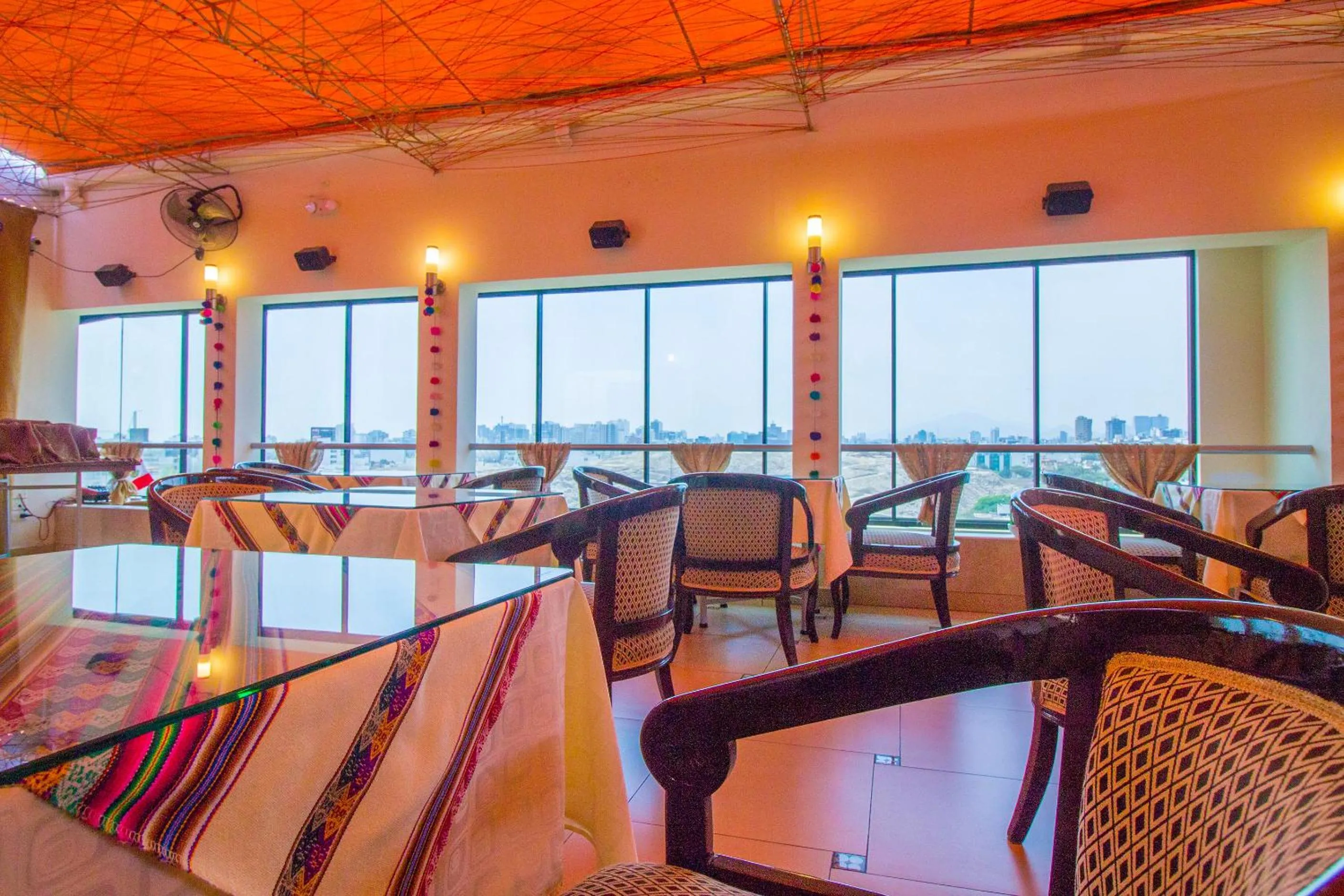 Restaurant/places to eat in Hotel Lexus