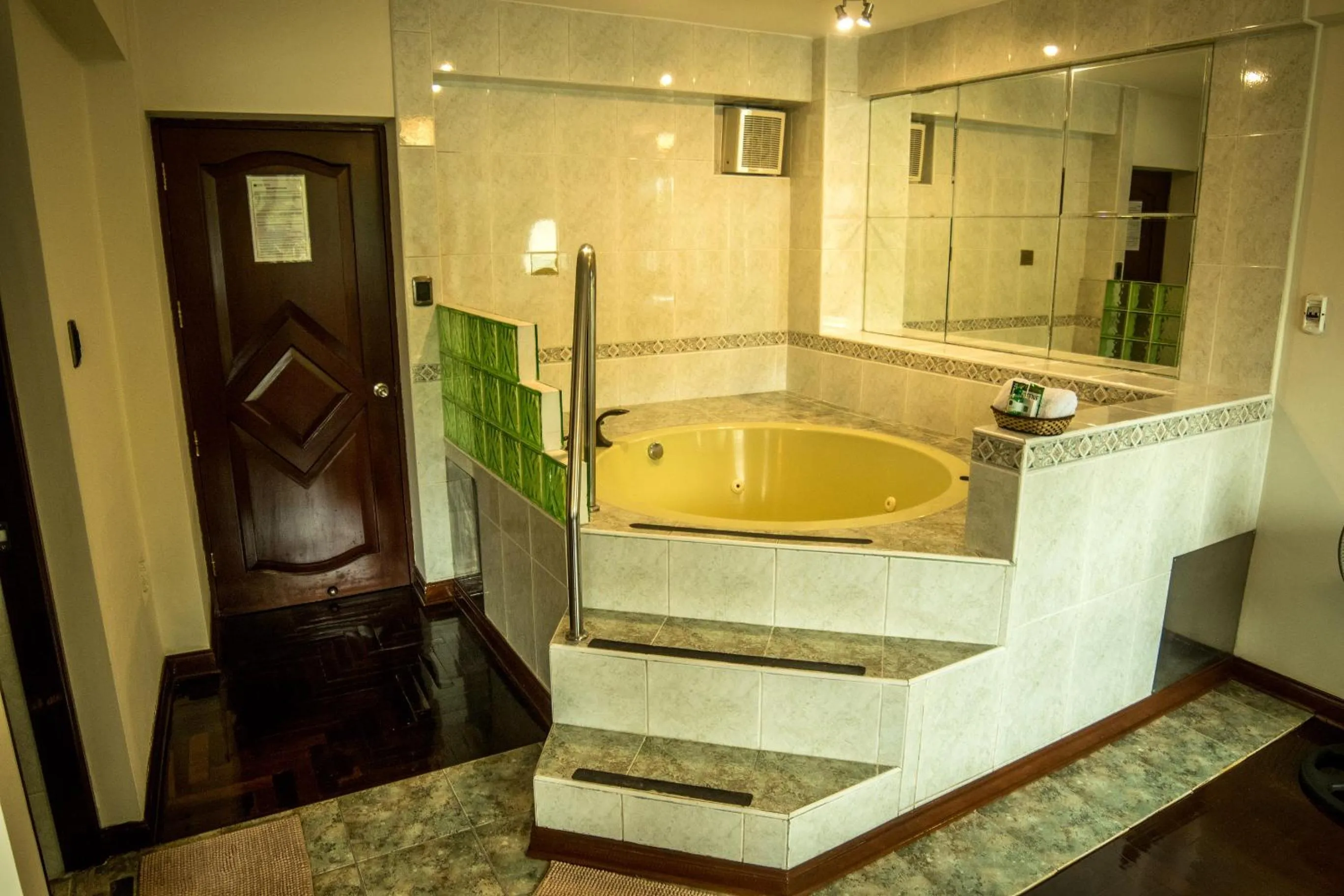 Area and facilities in Hotel Lexus