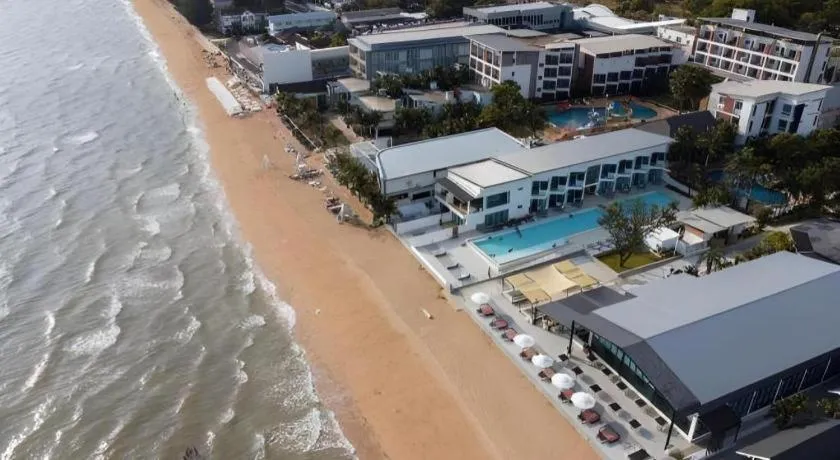 Rattana Pura Beach Resort