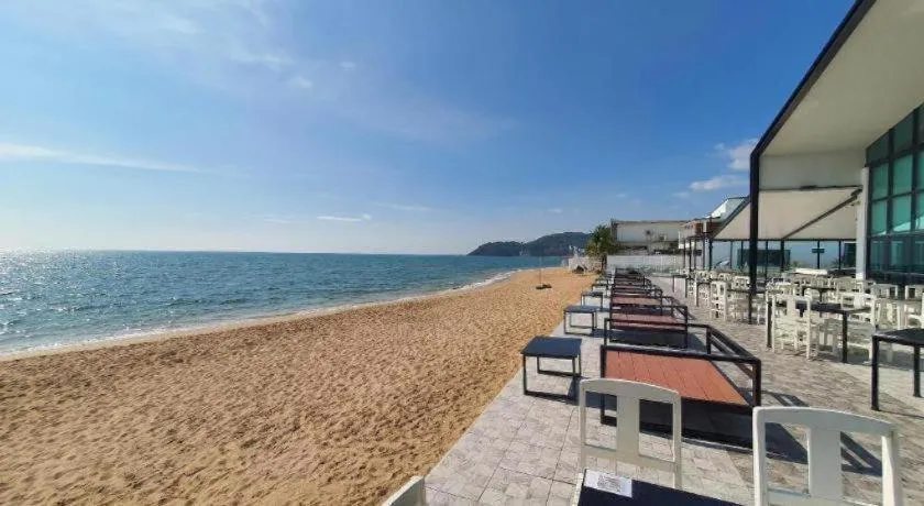 Rattana Pura Beach Resort