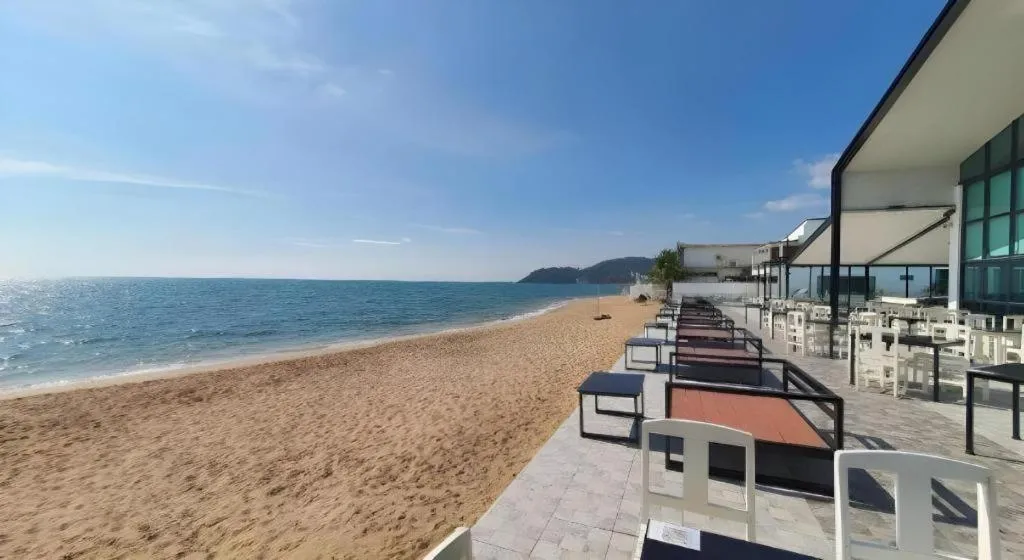 Rattana Pura Beach Resort