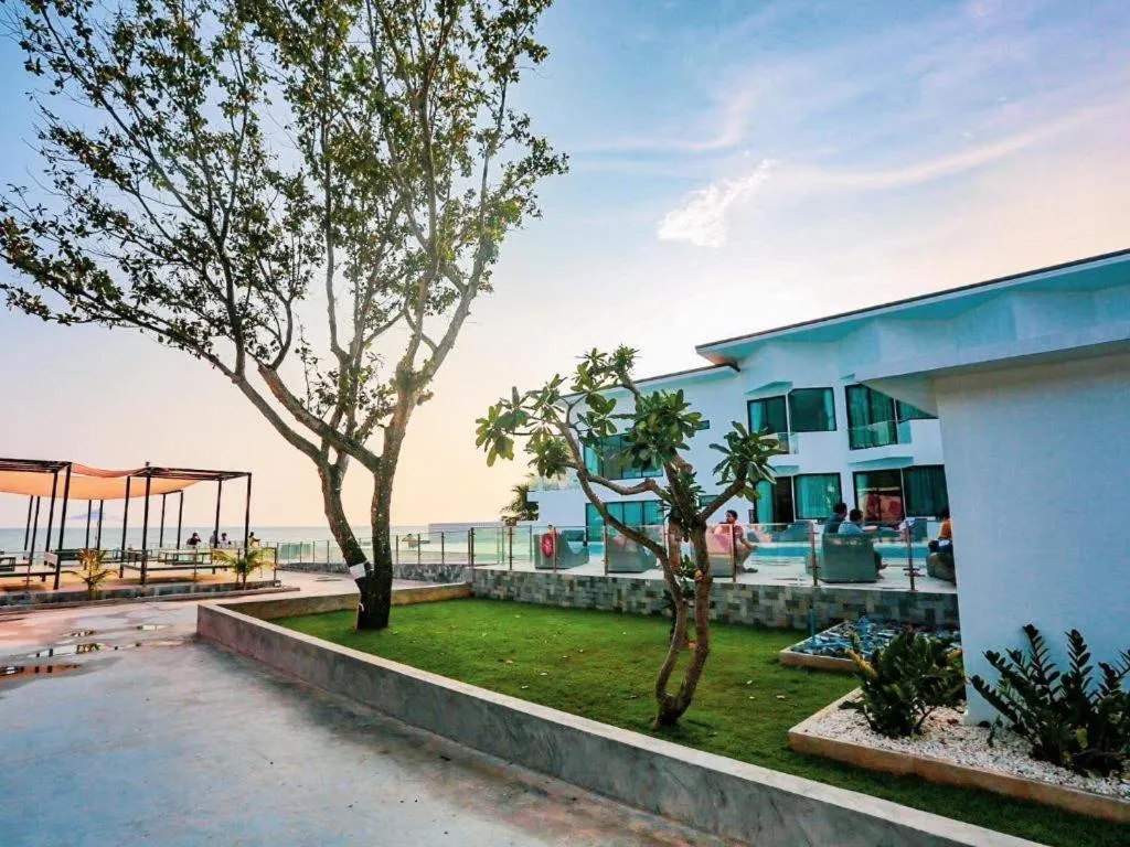 Rattana Pura Beach Resort