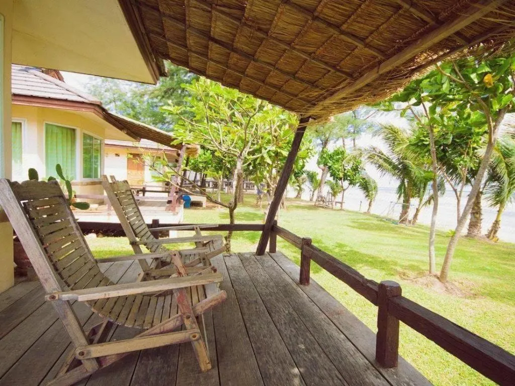 Rattana Pura Beach Resort