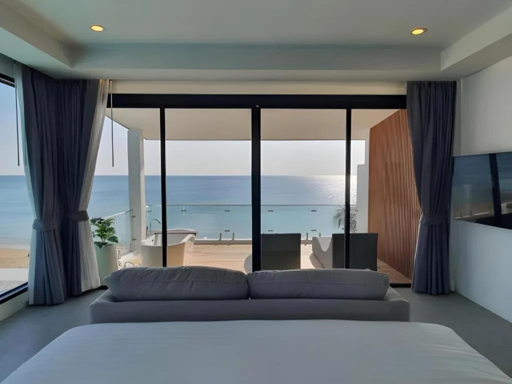 Bed in Rattana Pura Beach Resort